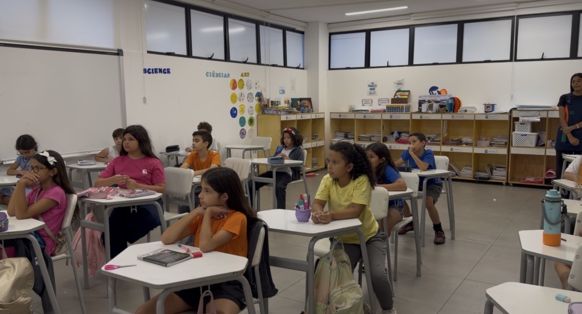 Apresentação do projeto FoodSave para alunos em sala de aula